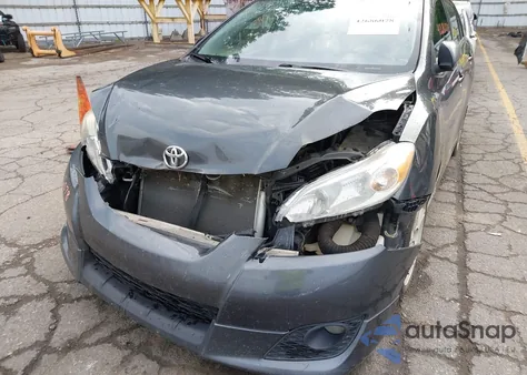 2009 Toyota Matrix S z USA, uszkodzony, nr VIN 2T1LE40E99C009526